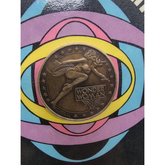 AMC 1987 Wonder Woman Bronze Medallion Coin Round Cartoon Celebrities - Picture 5 of 5